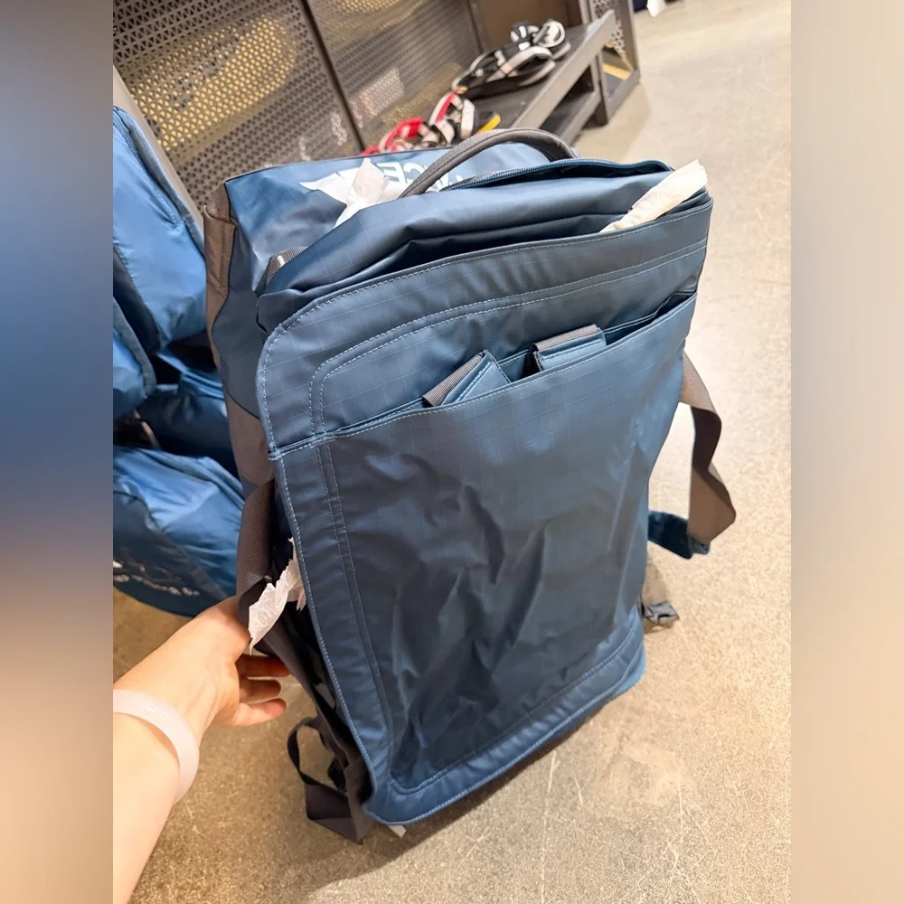 NWT! NEW! The North Face Base Camp Voyage Duffle Backpack -62L Blue Grey Multi